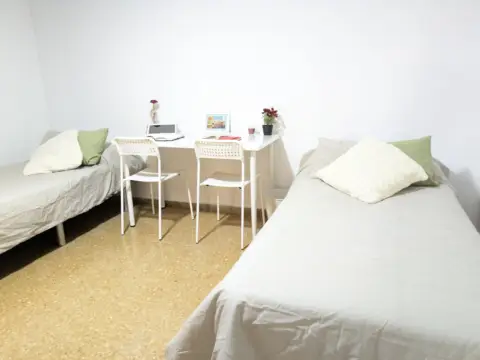 Habitación en Carrer de Lleida, 22
