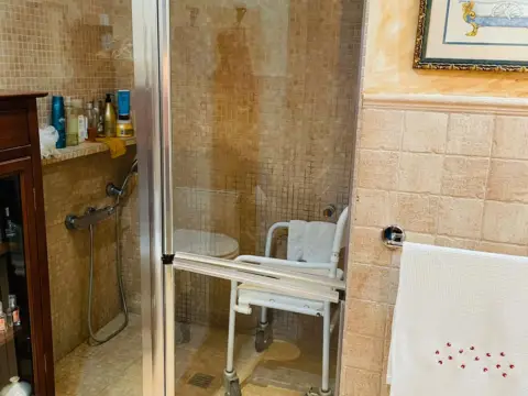 Habitación en Carrer Blanca d'Anjou, 12