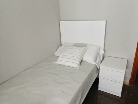 Habitación en calle de Fray Luis Amigo, 4