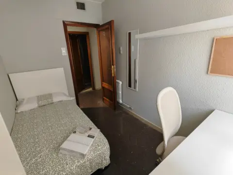 Habitación en calle de Fray Luis Amigo, 4