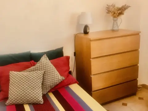 Habitación en Avenida del General Perón, 13