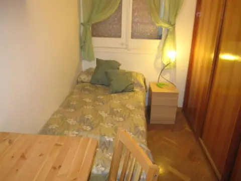 Habitación en Carrer de Josep Tarradellas, 49