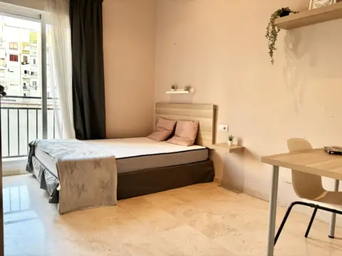 Habitación en calle del Conde de Altea, 32