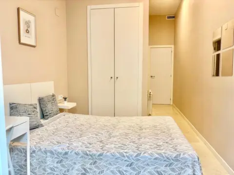 Habitación en calle del Conde de Altea, 32