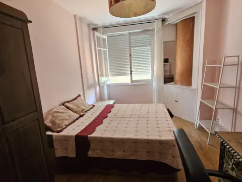 Habitación en calle de Fernando 'El Católico', 8