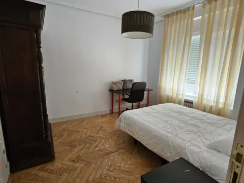 Habitación en calle de Fernando 'El Católico', 11