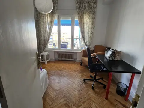 Habitación en calle de Fernando 'El Católico', 11