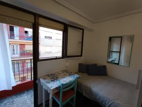 Habitación en calle de Felipe Rinaldi, 36