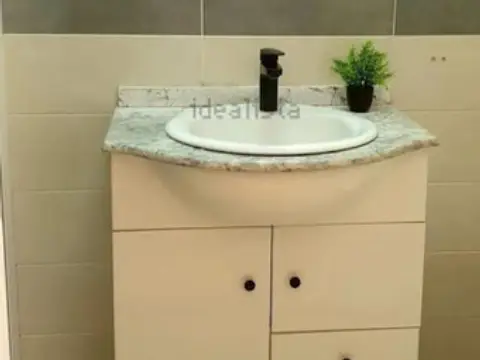 Habitación en calle de Campoblanco, 24