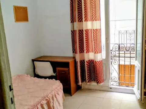 Habitación en calle de Guzmán El Bueno, 5