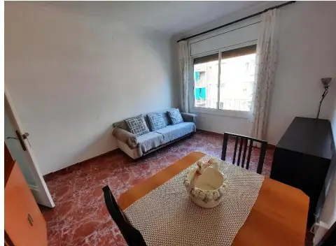 Habitación en Carrer de la Indústria, 216