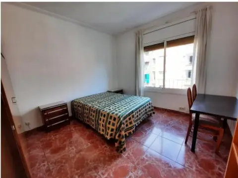 Habitación en Carrer de la Indústria, 216