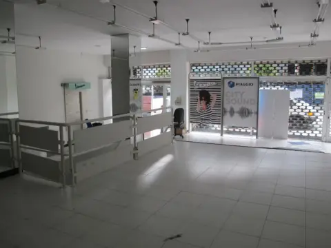 Local comercial en calle de Víctor Chávarri, 19