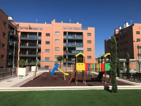 Piso en Avenida Montequinto,  S/N