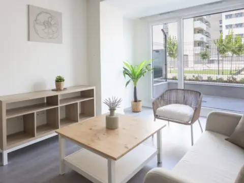 Piso en calle Valle de Bustarviejo,  11