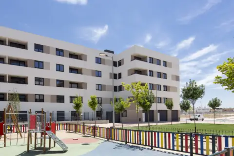 Piso en calle Valle de Bustarviejo,  11