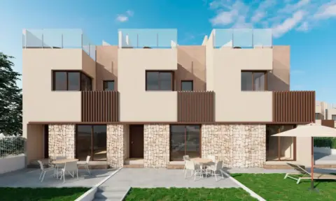 Casa adosada en Carrer de Alena, 9