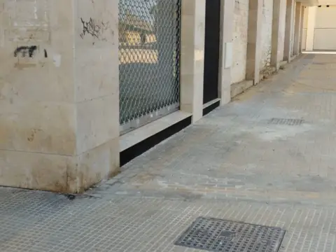 Local comercial en calle Carlos Cano,  10