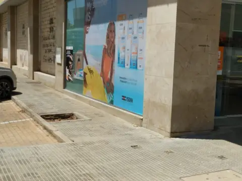 Local comercial en calle Carlos Cano,  10