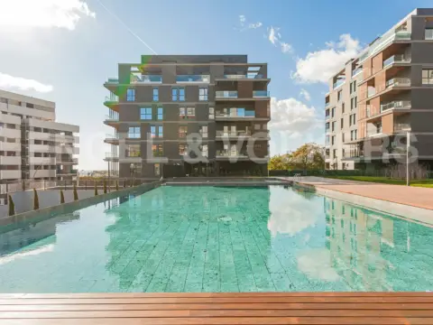 Obra nueva con espectacular zona comunitaria en Barcelona