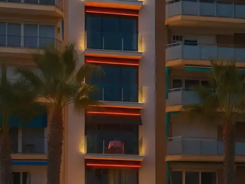 Promoción de seis pisos en primera línea de mar, en Pineda del Mar