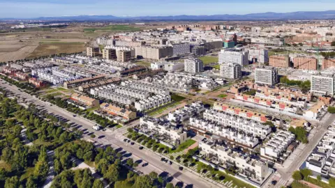 Casa adosada en calle Sagitario,  s/n