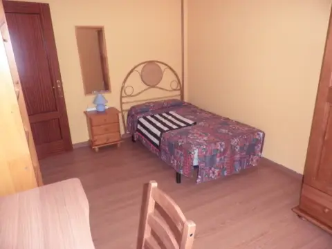 Habitación en calle del Río Navia, 2