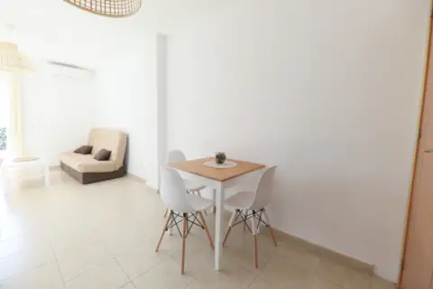 Piso en calle del Gladiolo, 48