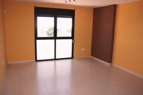 Chalet adosado en calle Acorán, 30