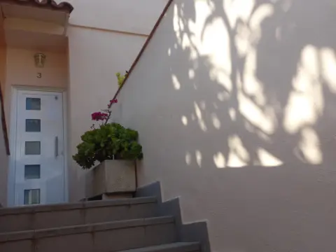 Casa adosada en Carrer de la Roqueta, 3