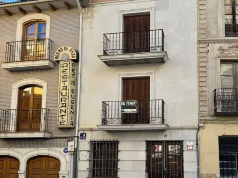 Casa adosada en Plaza de España, 19
