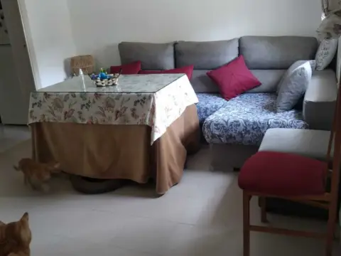 Casa pareada en calle de los Grupos Escolares, 8