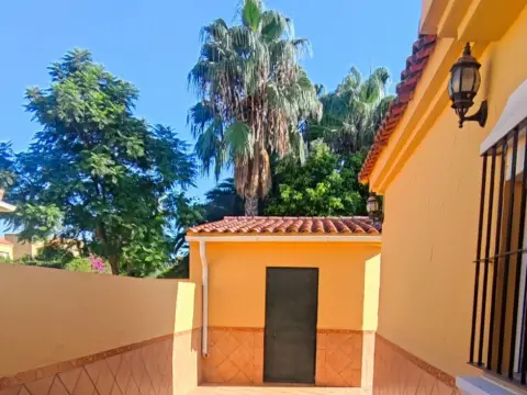 Casa pareada en calle del Historiador Juan Manzano, 1