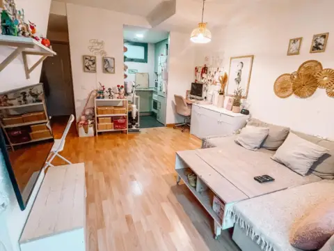 Habitación en Paseo de la Democracia, 10
