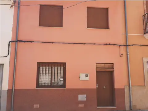 Rustic house on Carrer de València, 32
