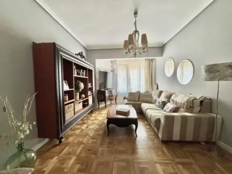 Piso en calle de la Independencia, 4