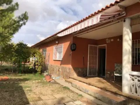 Chalet pareado en Camino del Guindo, 60