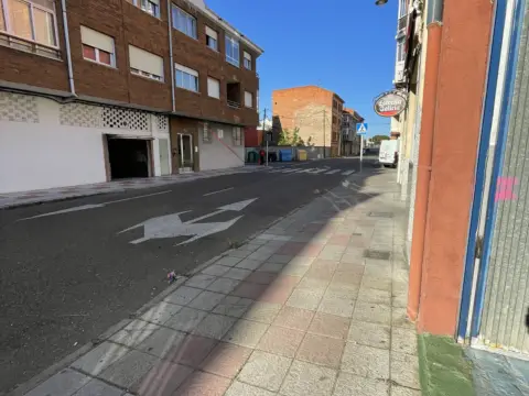 Nave industrial en calle de Francisco Fernández Díez, 17