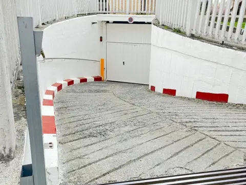 Garaje en calle de Loramendi, 8