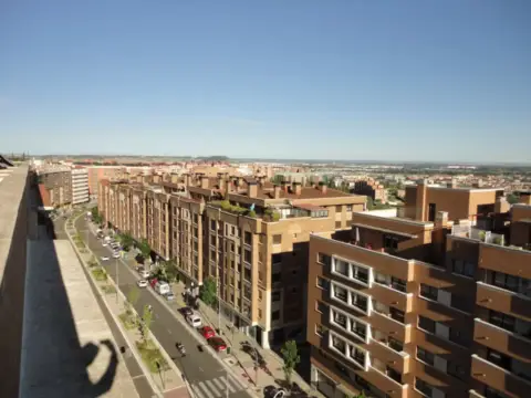 Ático en calle de Manuel Azaña, 15