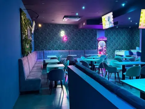 Local comercial en Avenida de los Guindos, 33