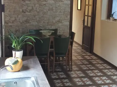 Casa rústica en calle de Uruguay, 34
