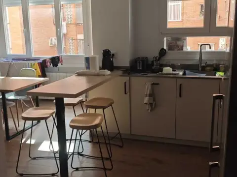 Habitación en calle de Rafael Lucenqui, 4