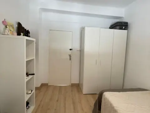 Habitación en calle del Padre Coll, 4