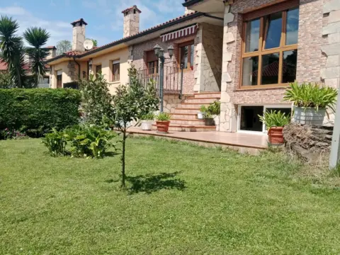 Chalet pareado en Camino de la Parra, 66