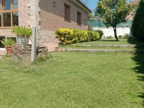 Chalet pareado en Camino de la Parra, 66