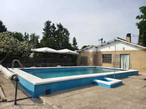 Chalet unifamiliar en calle Sos del Rey Católico, 6