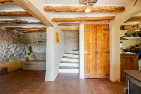 Casa rústica en T-734,  1