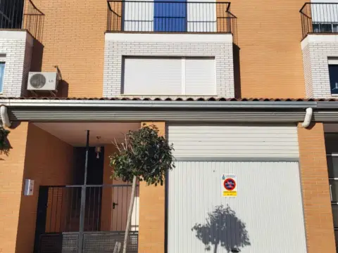 Casa adosada en calle del Pago, 92