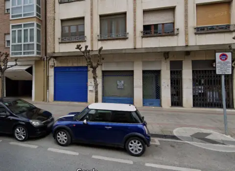 Local comercial en Avenida de Sangüesa, 2